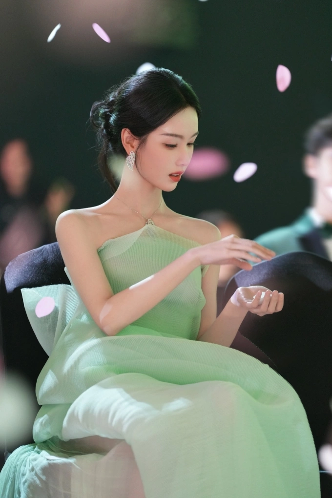 Trần Đ&ocirc; Linh tại sự kiện Tinh Quang Đại Thưởng 2025 của Tencent Video