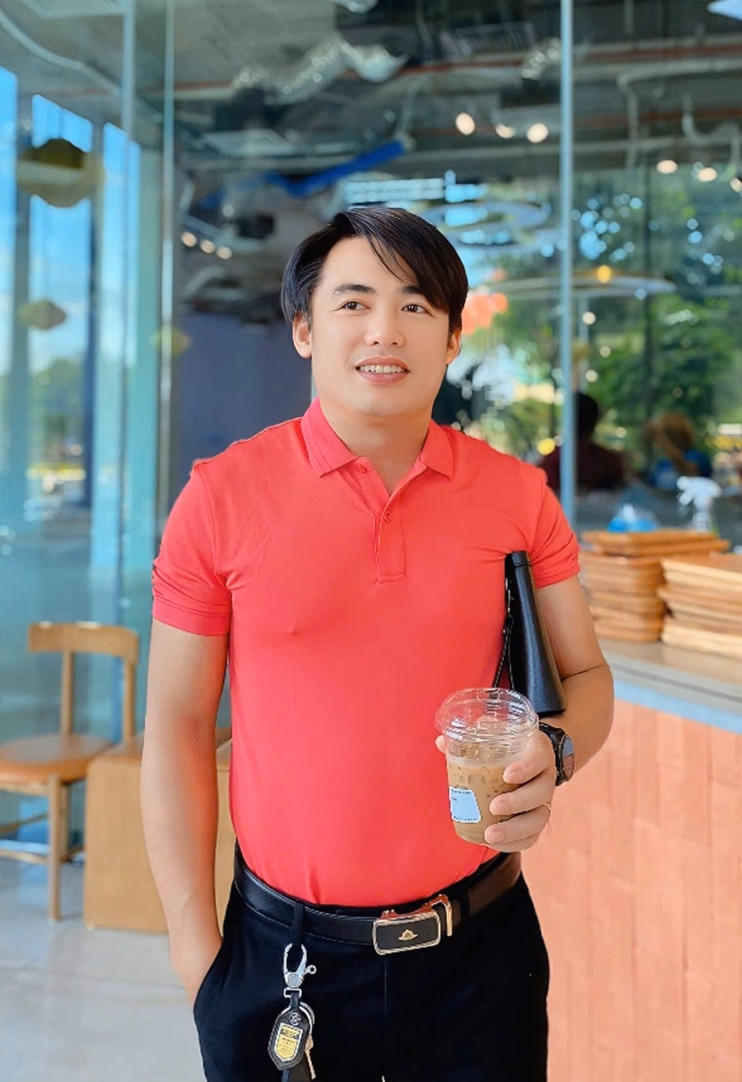Bác sĩ Vũ Trọng Quỳnh Bác sĩ Vũ Trọng Quỳnh tại quán café