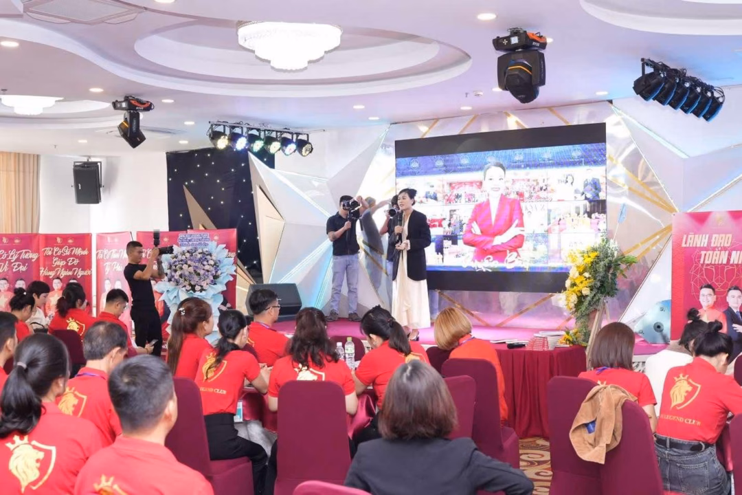 CEO Duyên Bùi CEO Duyên Bùi