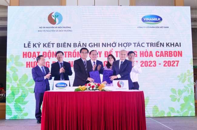 Cùng Chính phủ thực hiện mục tiêu Net Zero 2050, Vinamilk tiếp tục hành trình trồng cây