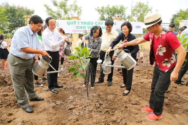 Cùng Chính phủ thực hiện mục tiêu Net Zero 2050, Vinamilk tiếp tục hành trình trồng cây