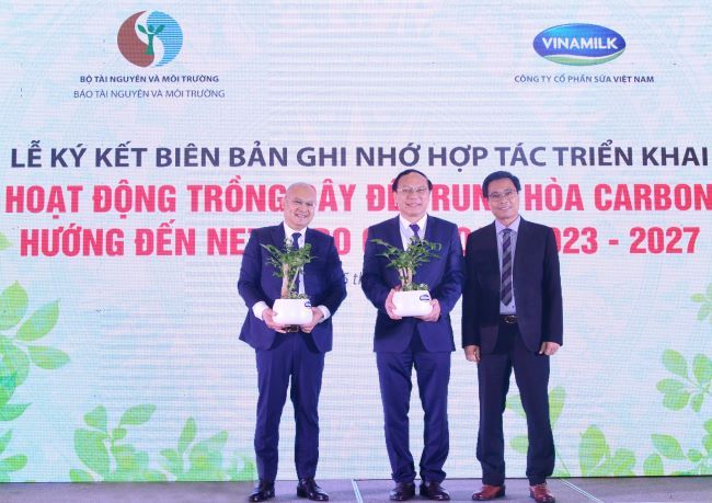 Cùng Chính phủ thực hiện mục tiêu Net Zero 2050, Vinamilk tiếp tục hành trình trồng cây