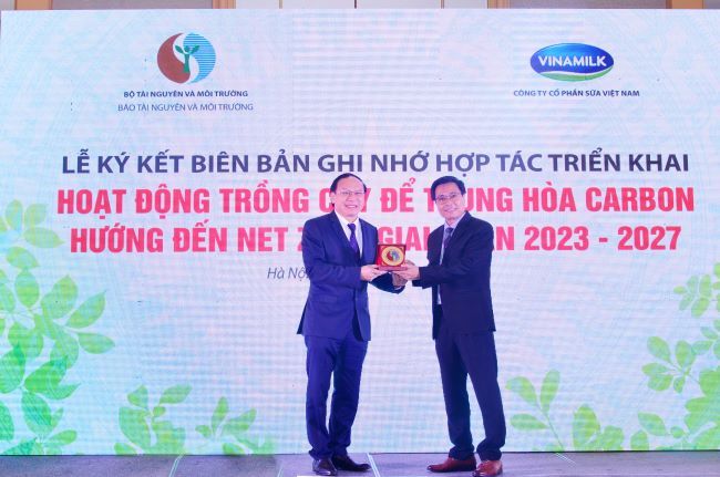 Cùng Chính phủ thực hiện mục tiêu Net Zero 2050, Vinamilk tiếp tục hành trình trồng cây