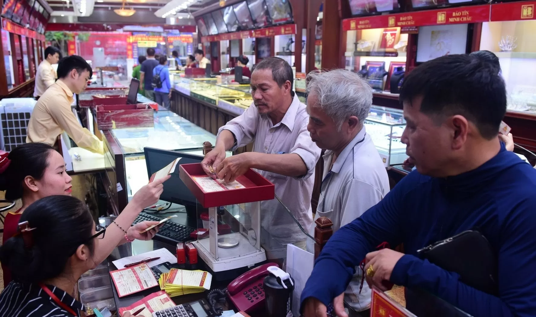 Người mua vàng lỗ nặng sau một tuần Giá vàng hôm nay, giá vàng thế giới