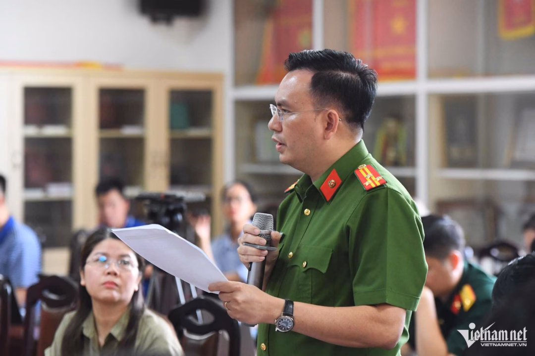 Quảng Ninh tìm kiếm cứu hộ vụ lật tàu du lịch trên Vịnh Hạ Long, 35 người chết Thượng tá Cù Quốc Thắng, Phó Giám đốc Công an tỉnh Quảng Ninh. Ảnh: Thạch Thảo