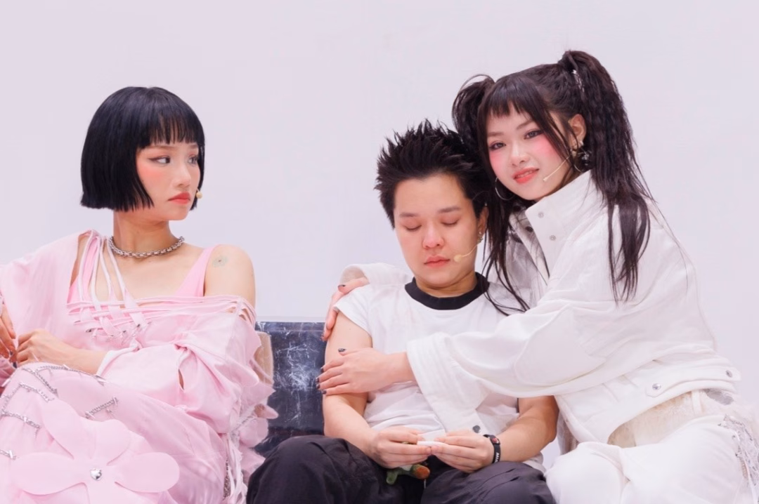 4 em xinh bị loại