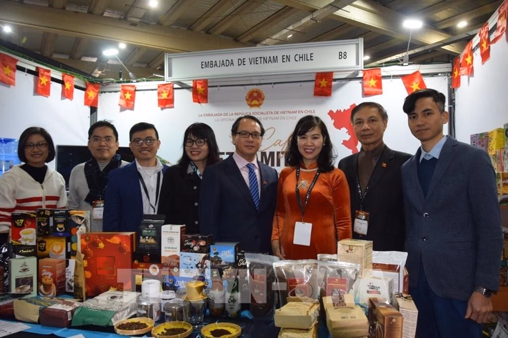 Việt Nam tham gia Hội chợ ExpoCafé ở Thái Lan Đại sứ quán Việt Nam tại Chile tham gia Hội chợ ExpoCafé 2025 tại Santiago. Ảnh: TTXVN phát