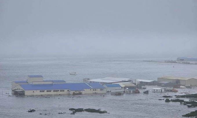 Động đất 8,8 độ ở Nga, Fukushima sơ tán, sóng thần đe dọa nhiều khu vực Thái Bình Dương
Thị trấn cảng Severo-Kurilsk bị ngập do sóng thần. Ảnh: RIA Novosti