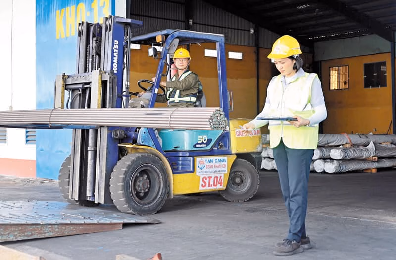 Bảo đảm việc làm, chăm lo đời sống cho người lao động