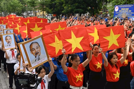 Người cao tuổi ở Hà Nội gương mẫu xây dựng gia đình văn minh Lễ chào cờ “Tôi yêu Tổ quốc tôi” chào mừng kỷ niệm 80 năm Cách mạng tháng Tám thành công và Quốc khánh 2/9