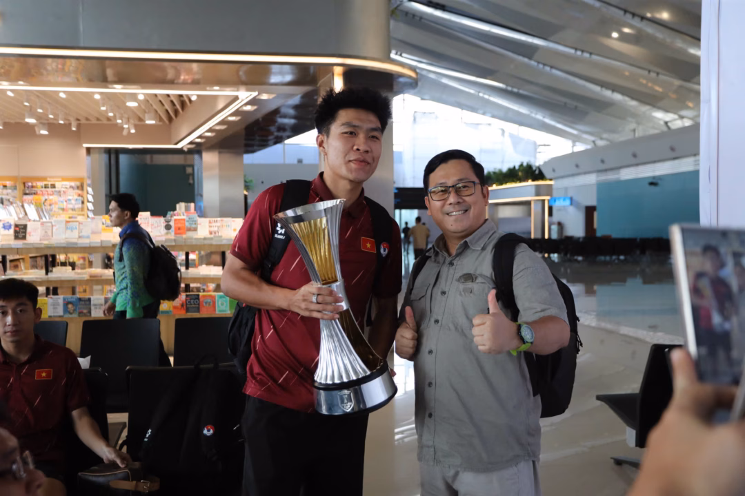 U.23 Việt Nam Về Nước Sau Chiến Thắng Tại Indonesia, Hướng Tới SEA Games 33 Lý Đức và khán giả