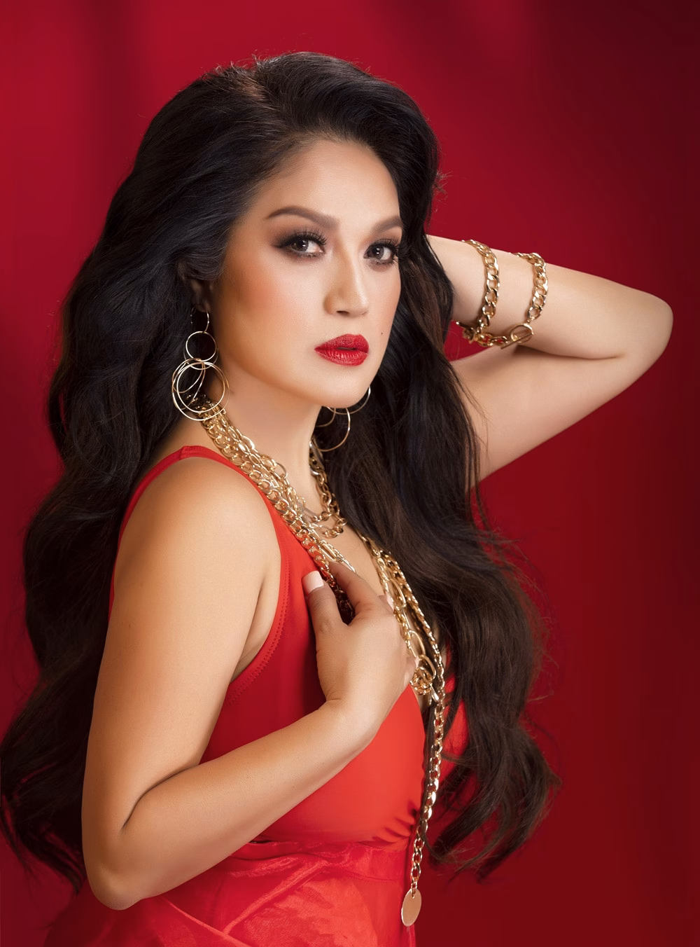 Ca sĩ Lâm Thúy Vân trở về Việt Nam sau 30 năm với mini-tour Cơn mưa hạ Lâm Thúy Vân sinh ngày 17/7/1970 tại TPHCM. Cô có xuất thân đa văn hóa với cha là người Pakistan theo đạo Hồi và mẹ mang hai dòng máu Việt-Hoa. Lâm Thúy Vân là con cả trong gia đình có 5 anh chị em.