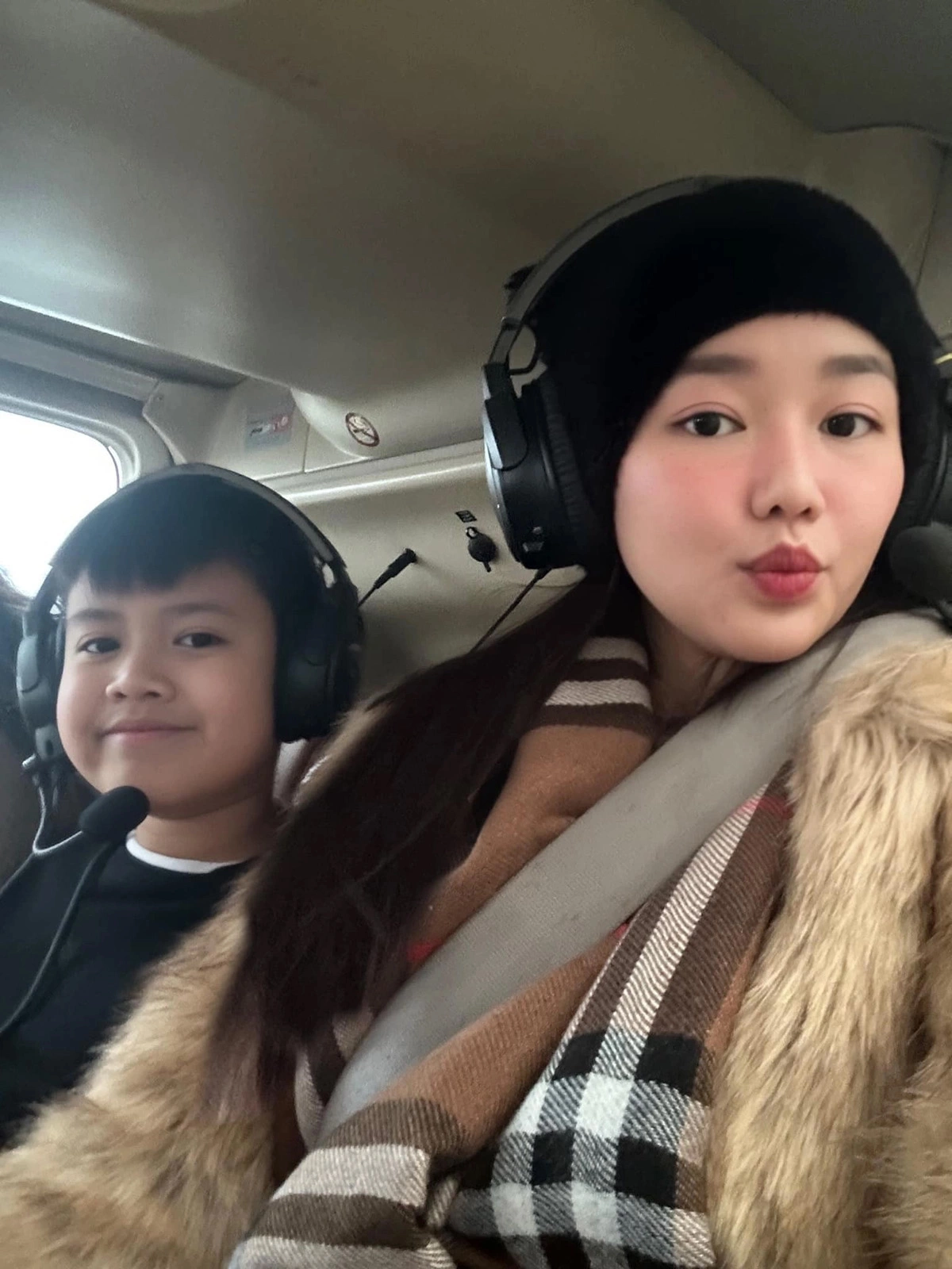 Quỳnh Chi hào hứng đón con trai Lucas trở về Việt Nam nghỉ hè