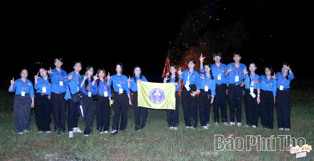 Sinh viên Đại học Luật Hà Nội về Phú Thọ tình nguyện giúp đỡ người dân Tập thể Ban Tổ chức chiến dịch “Sắc Hạ 2025 - Nâng cánh diều bay” (Ảnh: BTC)