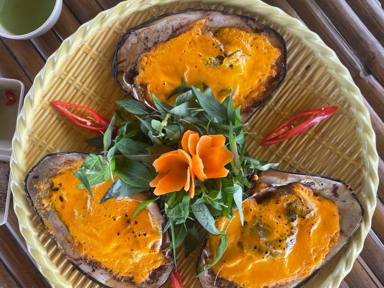 Vườn sinh thái lấy ngọc trai độc đáo ở Đồng Tháp hút khách Ngọc trai nuôi nước mặn và nước ngọt cơ bản chất lượng như nhau