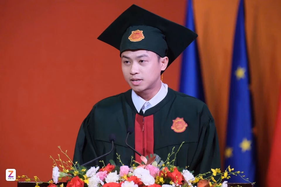 Em Phan Đức Thảo Nguyên đại diện sinh viên chia sẻ tại chương trình. Ảnh: Dương Triều.