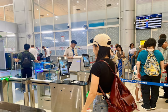 Từ tháng 9, hành khách lên máy bay không cần giấy tờ