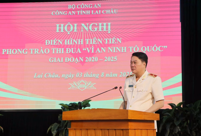 Lai Châu: Tôn vinh điển hình tiên tiến trong phong trào thi đua vì an ninh Tổ quốc Thiếu tướng Nguyễn Viết Giang, Giám đốc Công an tỉnh Lai Châu phát biểu tại hội nghị.