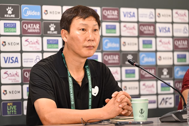 HLV Kim Sang-sik dẫn dắt U23 Việt Nam thắng U23 UAE 3-2