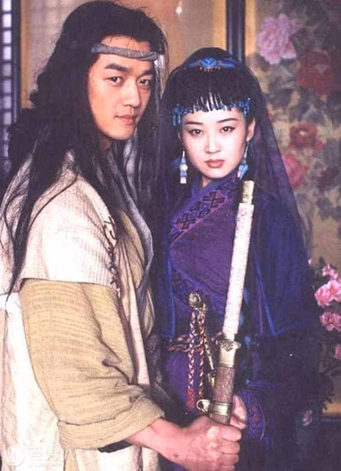 Lệnh Hồ Xung v&agrave; Nhậm Doanh Doanh - đối lập mạnh mẽ trong Tiếu Ngạo Giang Hồ