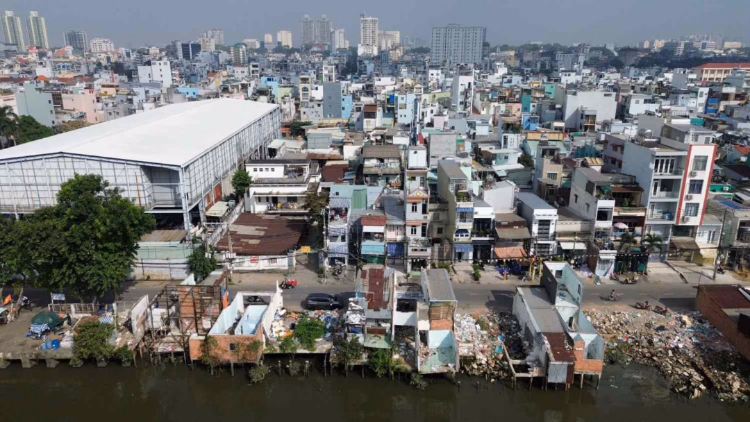 Những căn nh&agrave; đang trong qu&aacute; tr&igrave;nh di dời