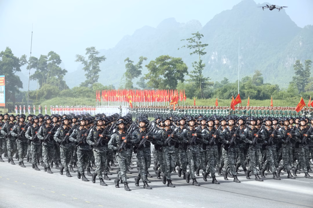 43 khối đi diễu binh trong ngày Quốc khánh 2/9 Khối nam chiến sĩ Cảnh sát đặc nhiệm.