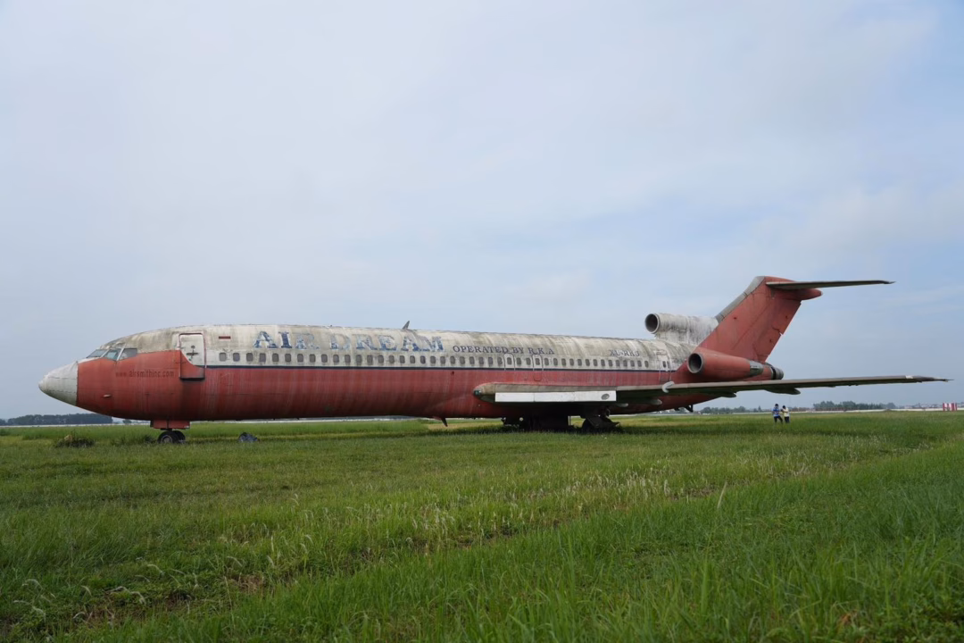 Máy bay Boeing 727-200 bị bỏ rơi tại Nội Bài