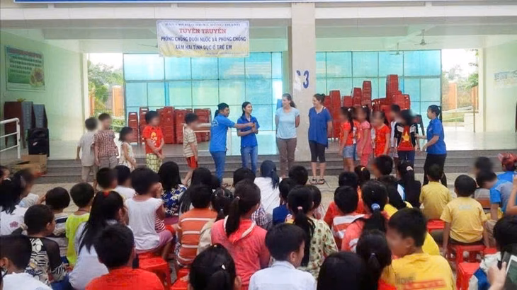 UBND xã Đông Thạnh thăm hỏi, động viên gia đình UBND xã Đông Thạnh thăm hỏi, động viên gia đình2 trẻ đuối nước