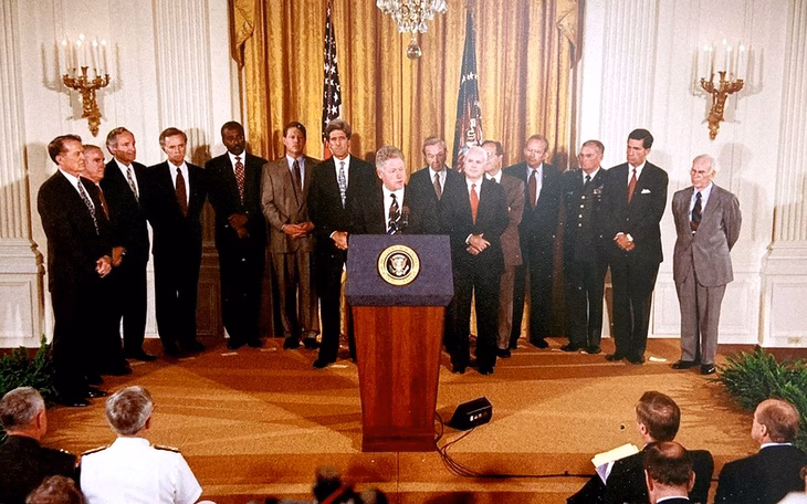 Tổng thống Bill Clinton tuyên bố bình thường hóa quan hệ với Việt Nam