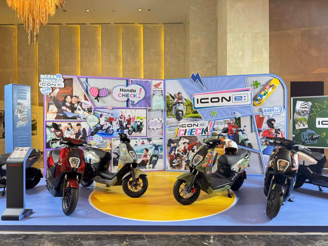 Hà Nội cần lộ trình khả thi để thay thế xe xăng dầu bằng xe điện Honda ICON e: là một mẫu xe máy điện đang bán tại Việt Nam.