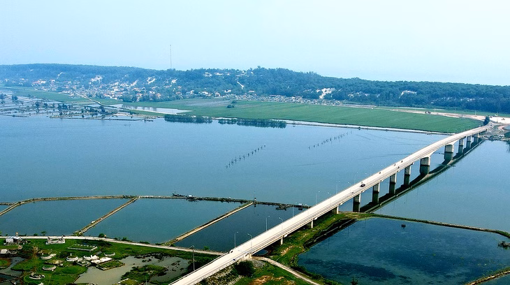 Phá rừng phòng hộ ven biển ở Huế