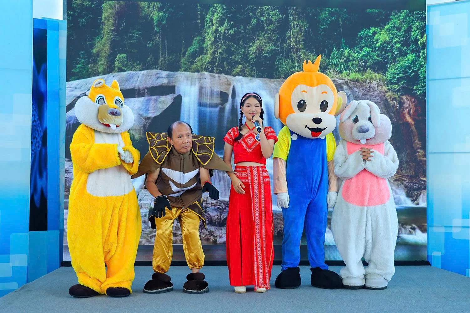 Nhiều hoạt động thiết thực tại Việt Nam nâng cao ý thức cộng đồng VIDEO: Sôi nổi vòng bán kết cuộc thi “Tìm kiếm tài năng MC nhí 2025”