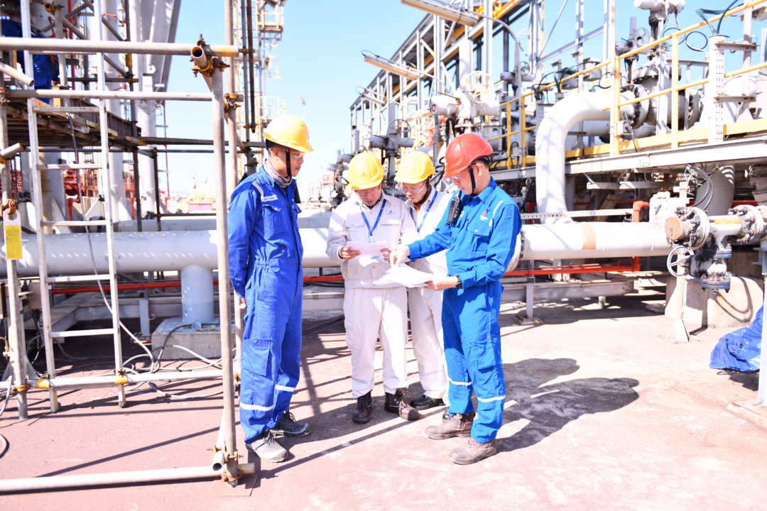 Đoàn công tác Petrovietnam kiểm tra công tác giám sát người lao động và thực hiện quy trình giấy phép làm việc cho nhà thầu tại cảng xuất sản phẩm NMLD Dung Quất