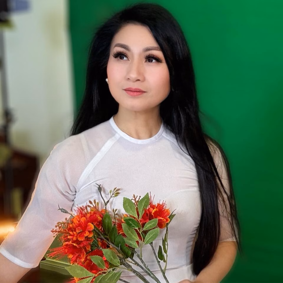 Ca sĩ Tâm Đoan trong hậu trường ghi hình MV mới.