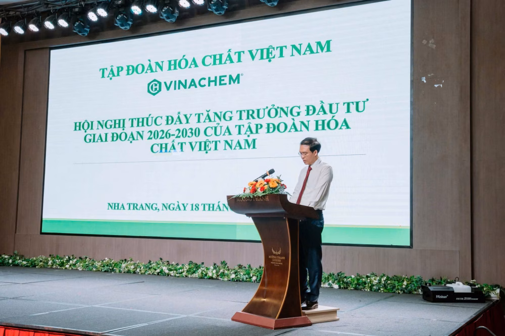 Vinachem tìm kiếm chiến lược tăng trưởng mới trong giai đoạn 2026-2030 Ông Nguyễn Tuấn Dũng, Phó Tổng Giám đốc Tập đoàn báo cáo tổng kết tại Hội nghị