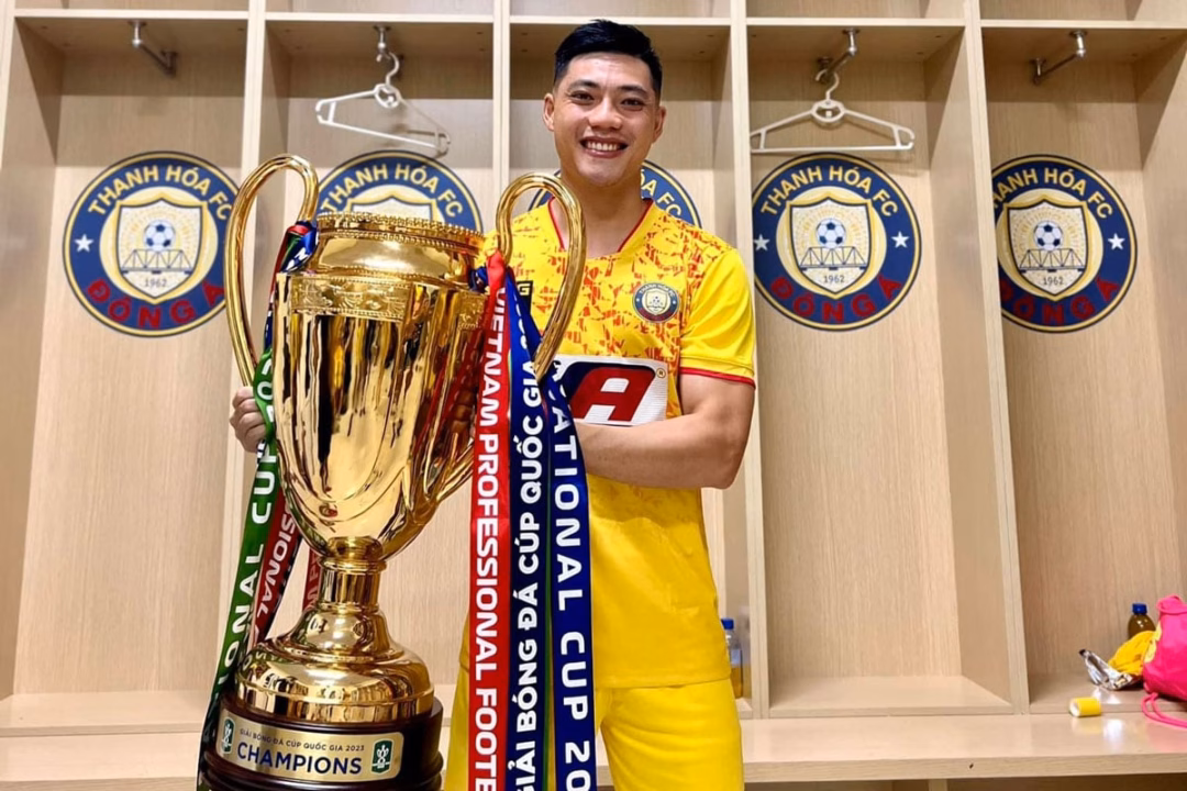 Lâm Ti Phông cùng Đông Á Thanh Hóa giành Cúp quốc gia 2023, 2023/24, Siêu cúp quốc gia 2023. Đồng thời, anh cũng vô địch V.League 2024/25 trong màu áo Thép xanh Nam Định. Ảnh: FBNV.