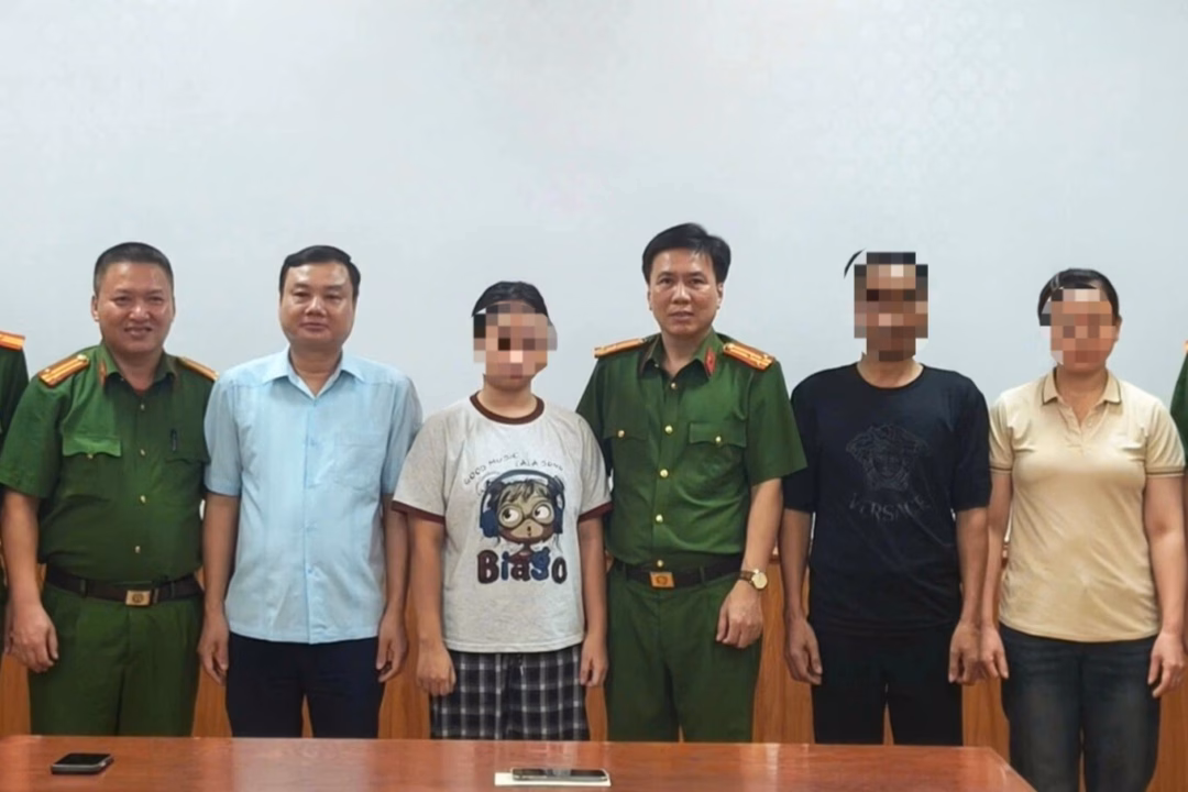 Bị lừa đảo, cô gái bị yêu cầu tự trói và gửi ảnh đòi tiền chuộc 200 triệu đồng