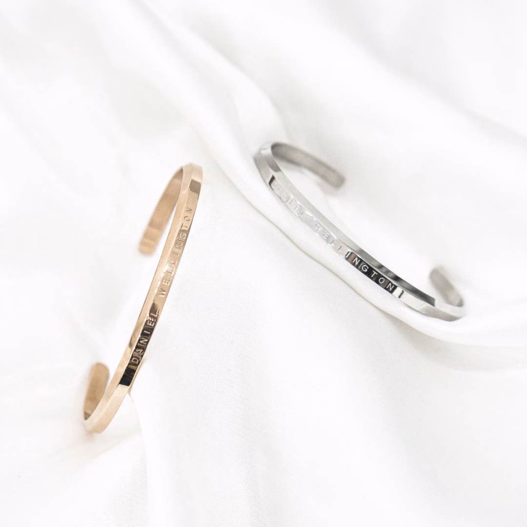 Làm sao để vòng tay titan DW CUFF không bị xỉn màu sau thời gian dài sử dụng?