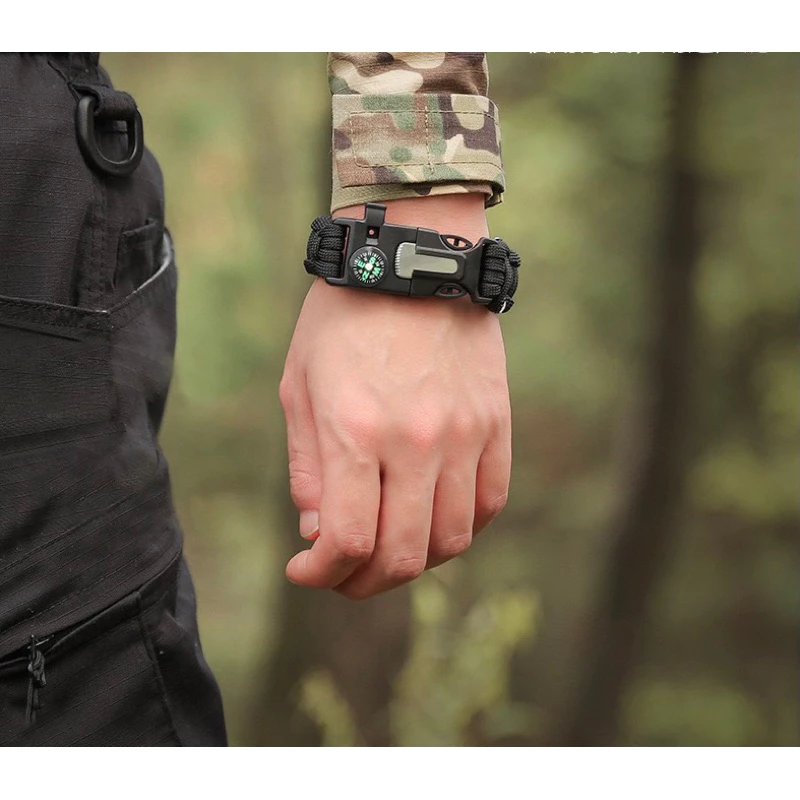 Tại sao bạn nên sở hữu vòng đeo tay dã ngoại đa năng trước chuyến đi hiking tiếp theo?