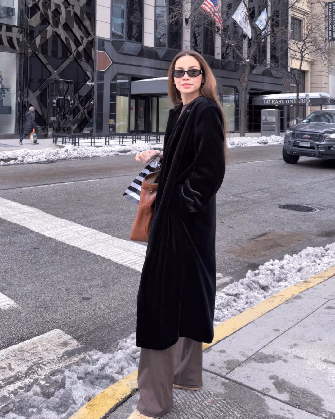 10 mẫu áo khoác mùa đông khiến Hồ Ngọc Hà luôn nổi bật và sang trọng