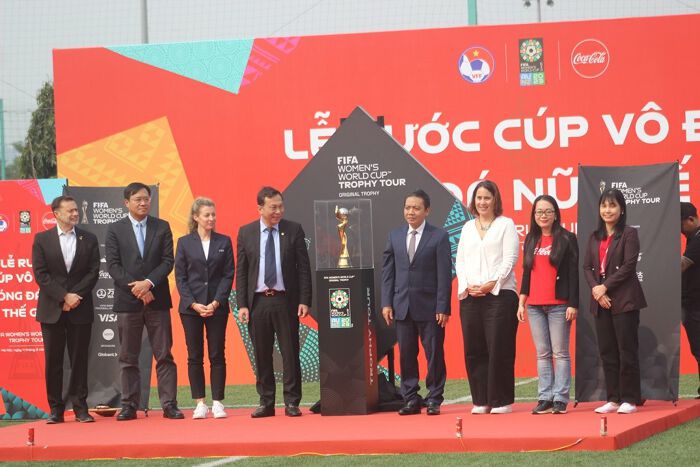 Chiếc cúp vàng FIFA World Cup nữ đến Hà Nội