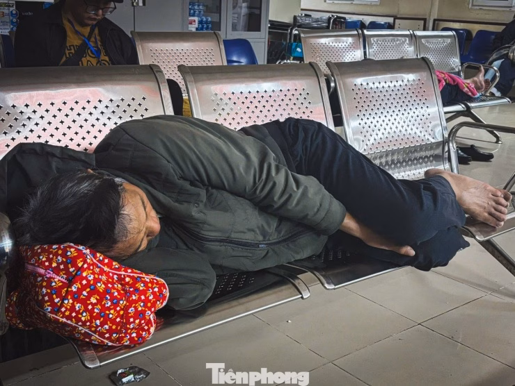 Anh Long trong qu&aacute; tr&igrave;nh xạ trị tại Bệnh viện Bạch Mai