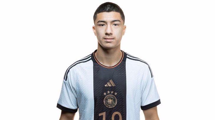 Ibrahim Maza trong màu áo U20 Đức Ibrahim Maza trong màu áo U20 Đức