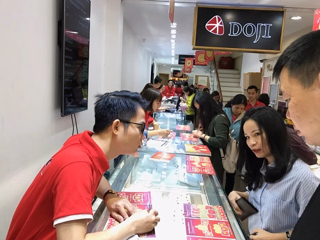 Giá vàng SJC hôm nay Một điểm kinh doanh vàng tại Hà Nội