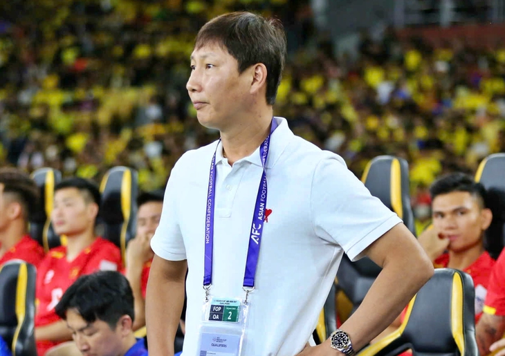 HLV Kim Sang Sik đang đối mặt với thử thách cực đại trước tình trạng nhập tịch của các đội bóng Đông Nam Á - Ảnh 2 HLV Kim Sang Sik đang đối mặt với thử thách cực đại trước tình trạng nhập tịch của các đội bóng Đông Nam Á - Ảnh 2
