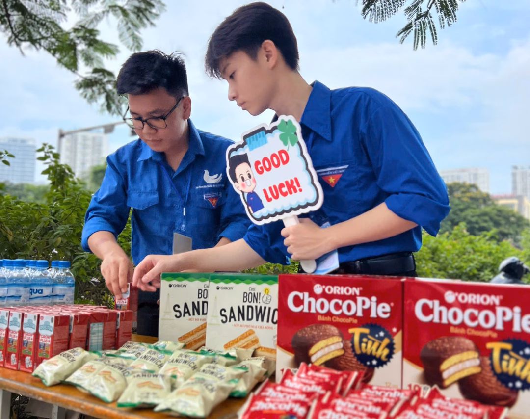 Tình nguyện viên tiếp sức