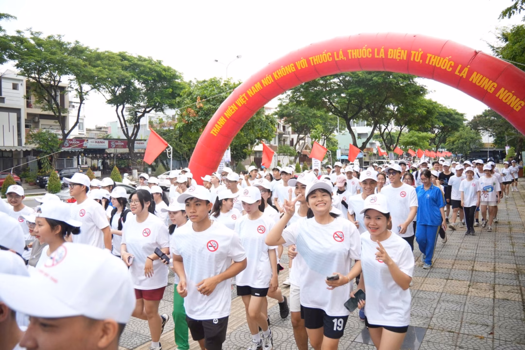 Thanh niên hưởng ứng Ngày Thế giới không thuốc lá Thanh niên chạy hưởng ứng tuyên truyền Ngày Thế giới không thuốc lá
