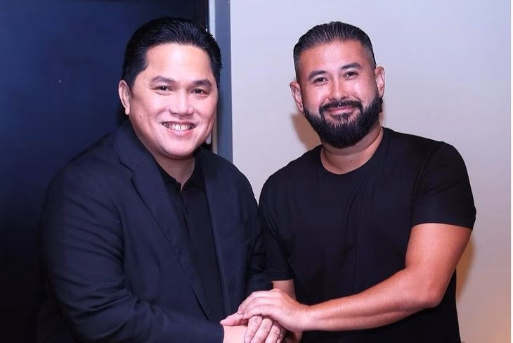 Tỉ phú Thohir (trái, Indonesia) và hoàng thái tử Tunku Ismail của Malaysia - Ảnh 3 Tỉ phú Thohir (trái, Indonesia) và hoàng thái tử Tunku Ismail của Malaysia - Ảnh 3