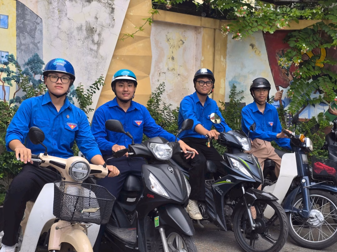 Đội hình tình nguyện Đội hình đưa, đón thí sinh