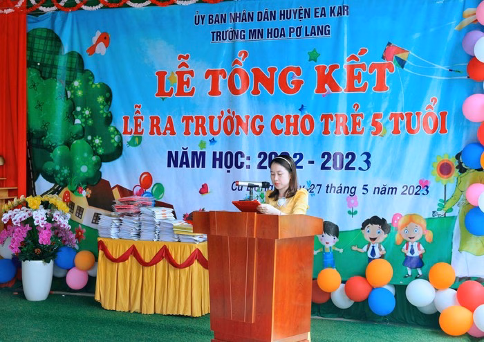 Giáo viên muốn có hệ số lương đặc thù riêng Cô Bùi Thị Dung - Hiệu trưởng Trường Mầm non Hoa Pơ Lang. Ảnh: NVCC